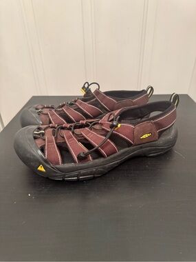Keen Newport H2 Men’s Sandals Closed Toe Waterproof Hiking Size 14 Brown Black